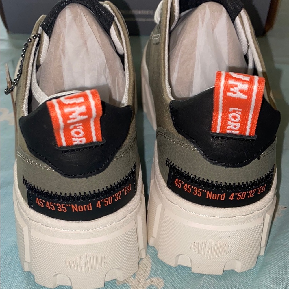 Palladium Pallatower Canvas Low-Top Shoes - Picture 6 of 9